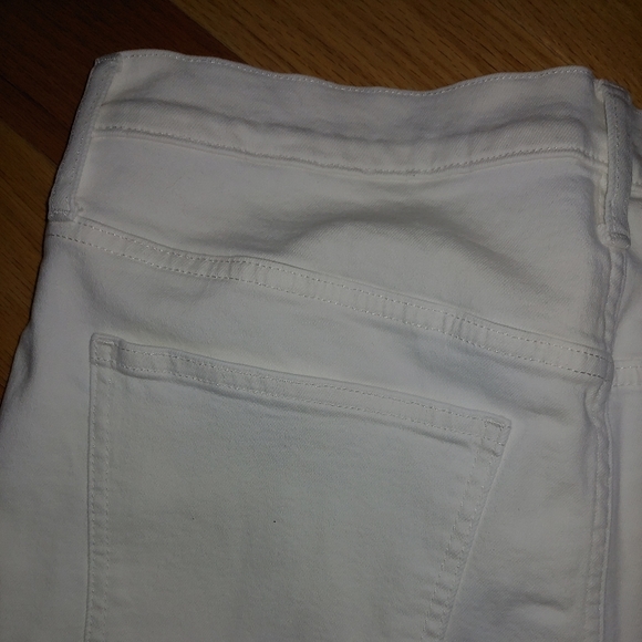 NWT Gap Optic White High Rise Kick Fit Jeans with Washwell – Size 32 / 14 Short - Picture 12 of 13